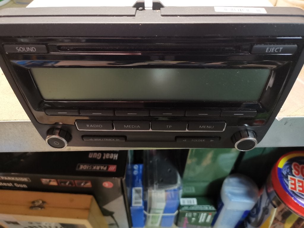 Te koop originele radio VW Golf of polo, Auto diversen, Autoradio's, Ophalen of Verzenden, Zo goed als nieuw