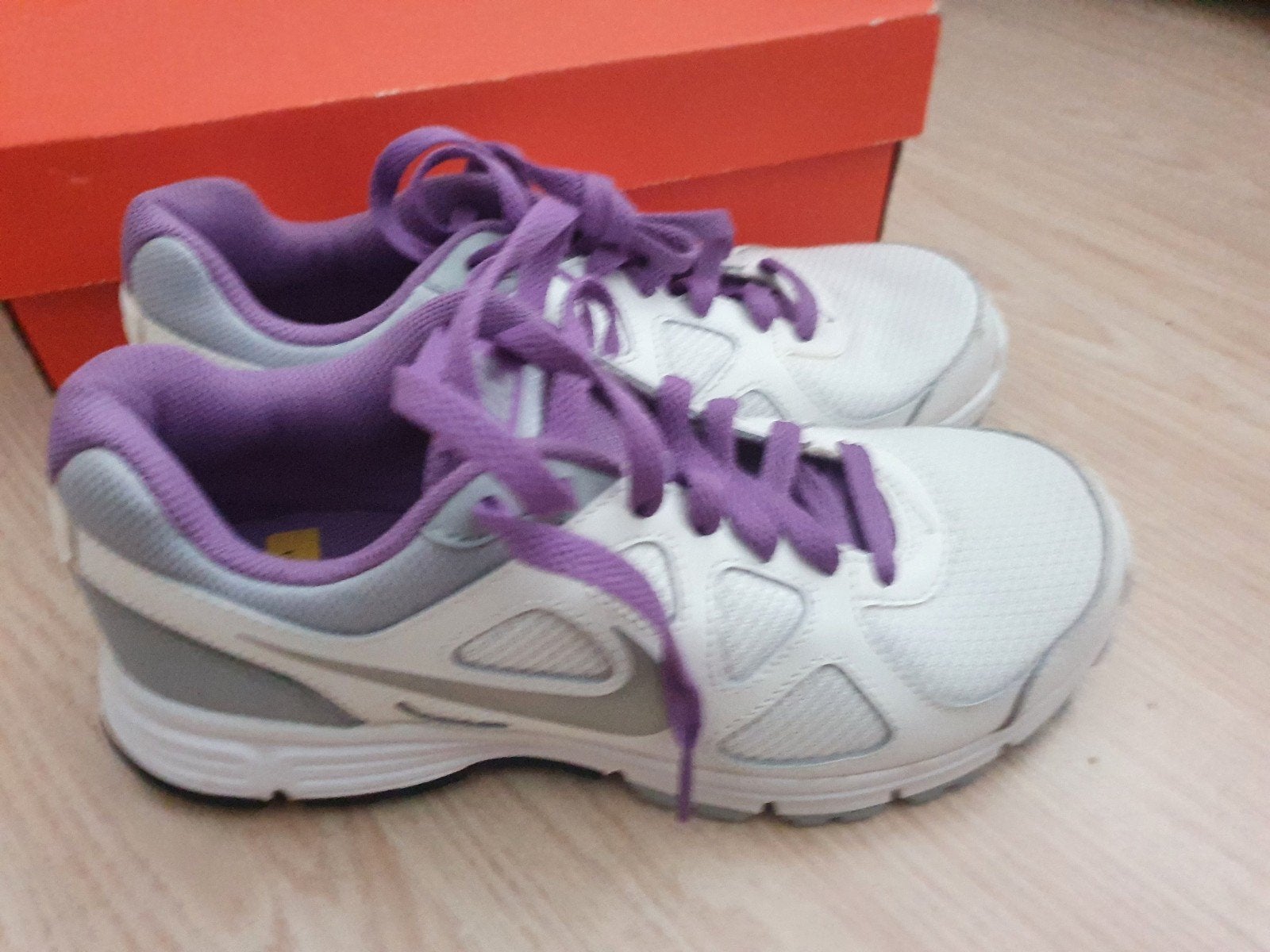 Nike Revolution Hardloopschoenen - Maat 38 nieuw, Wit, Nike, Nieuw, Ophalen of Verzenden