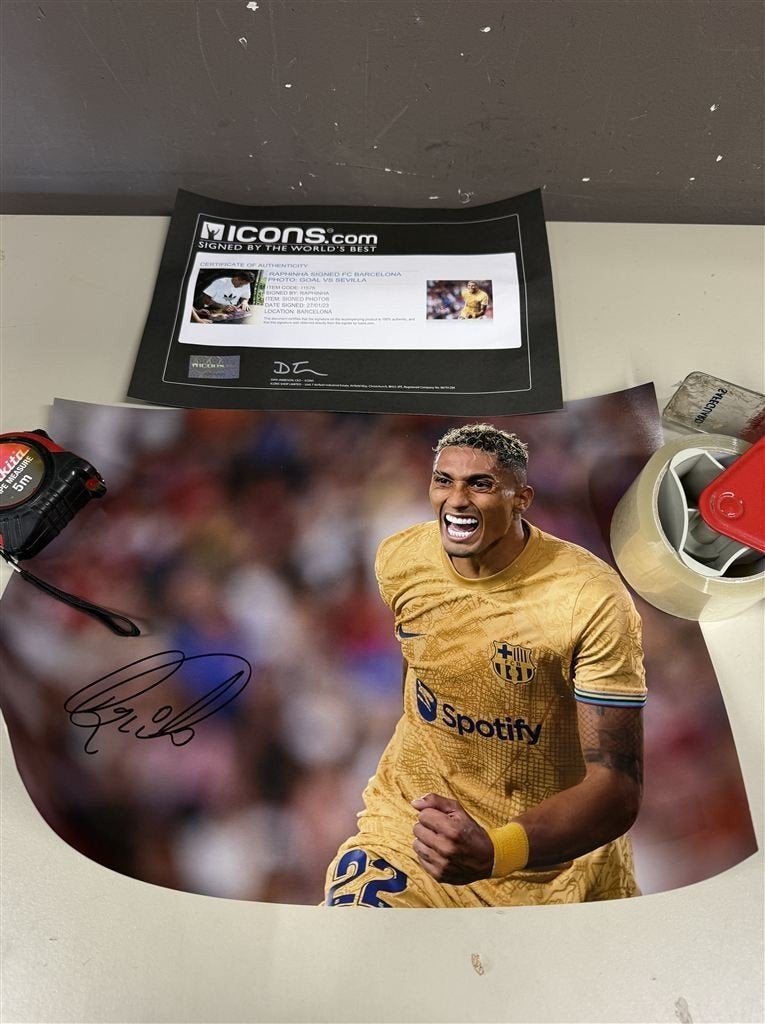 handtekening - Raphinha Signed FC Barcelona Photo Goal vs Se, Verzamelen, Ophalen of Verzenden, Zo goed als nieuw, Buitenlandse clubs