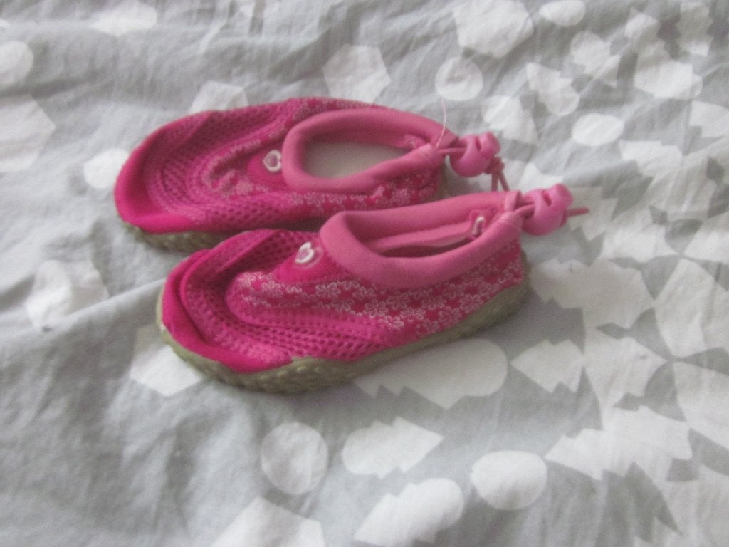 Nieuwe fuchsia/witte zwemschoentjes/waterschoentjes 14,2 cm, Kinderen en Baby's, Babykleding | Baby-zwemkleding, Zwemschoenen