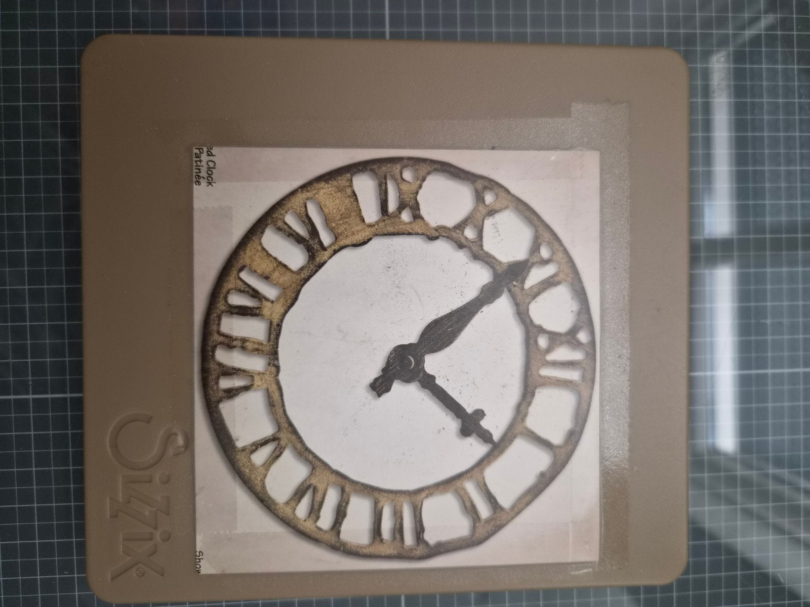 Sizzix Tim Holtz Alterations Bigz Die Weathered Clock, Ophalen of Verzenden, Gebruikt, Overige thema's, Pons of Mal