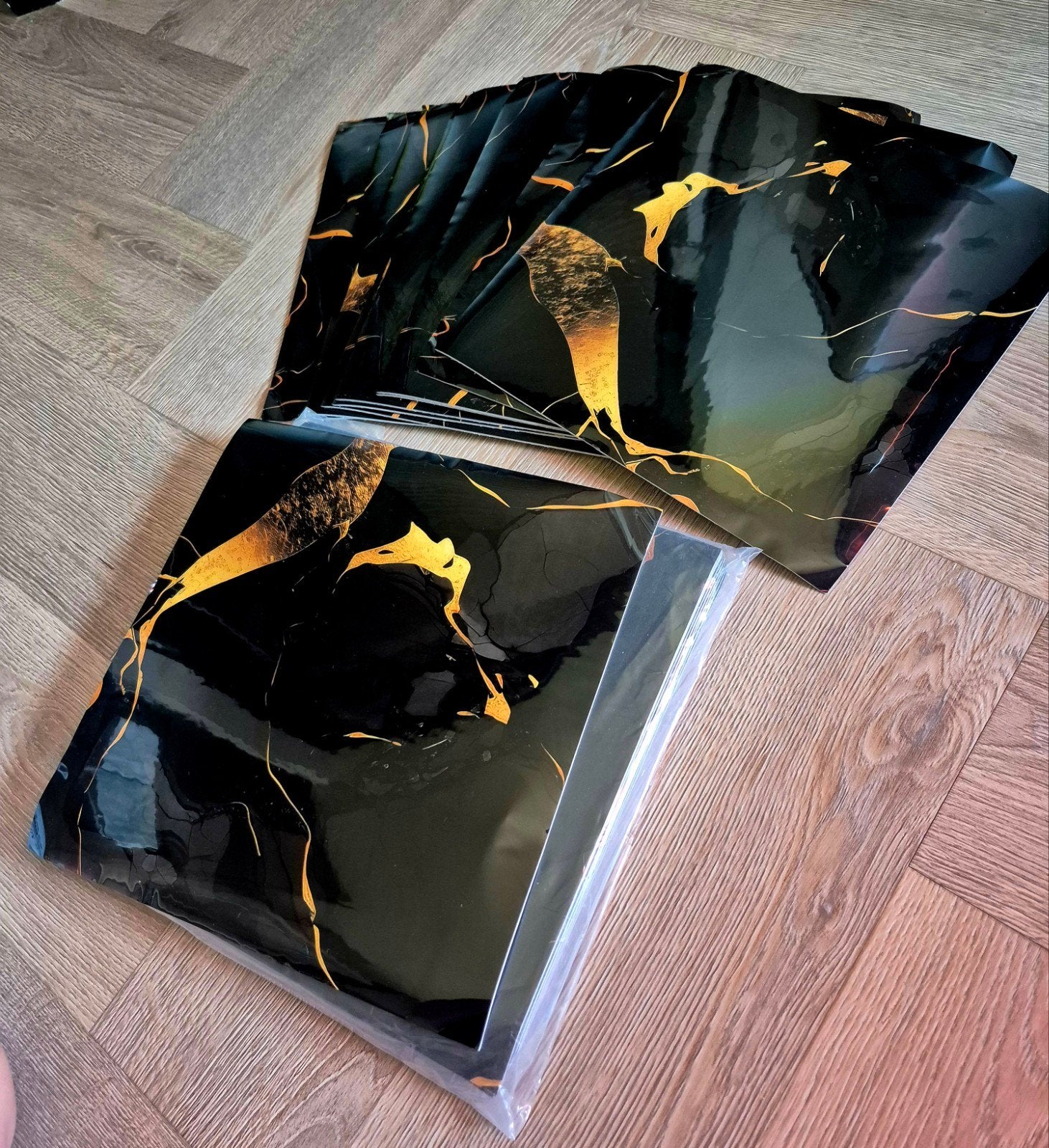 20 plaktegels 30x30 goud/zwart, Ophalen of Verzenden, Nieuw, Minder dan 5 m², Folie