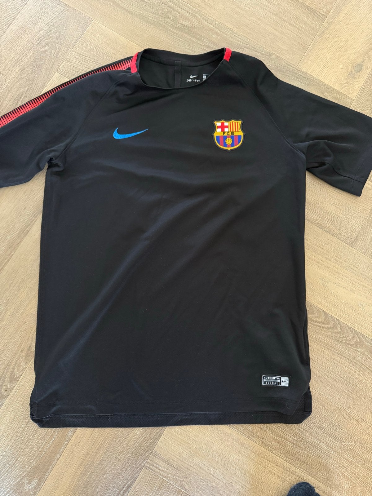 FC Barcelona Trainingsshirt 2014/2015 - Kindermaat XL, Ophalen of Verzenden, Zo goed als nieuw, Jongen of Meisje, Sport- of Zwemkleding