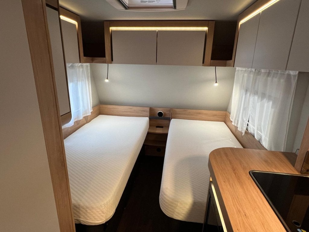 Knaus Sport 460 EU mover, luifel, fietsenrek, enkele bedden, Caravans en Kamperen, Rondzit, Schokbreker, Bedrijf, 4 tot 5 meter