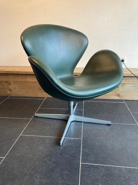 Fritz Hansen, Arne Jacobsen Swan Chair, donkergroen leder, Huis en Inrichting, Fauteuils, Minder dan 75 cm, Design, Fritz Hansen