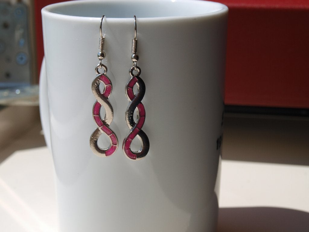 Zilverkleurige Oorbellen met Roze Infinity Design, Overige materialen, Hangers, Nieuw, Ophalen of Verzenden
