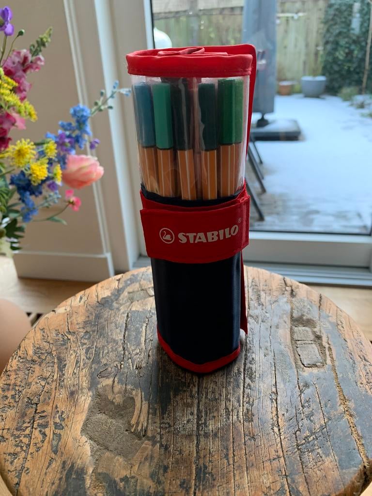 Stabilo point 88 viltstiften in oprolbaar etui, Ophalen of Verzenden, Gebruikt, Potlood of Stift