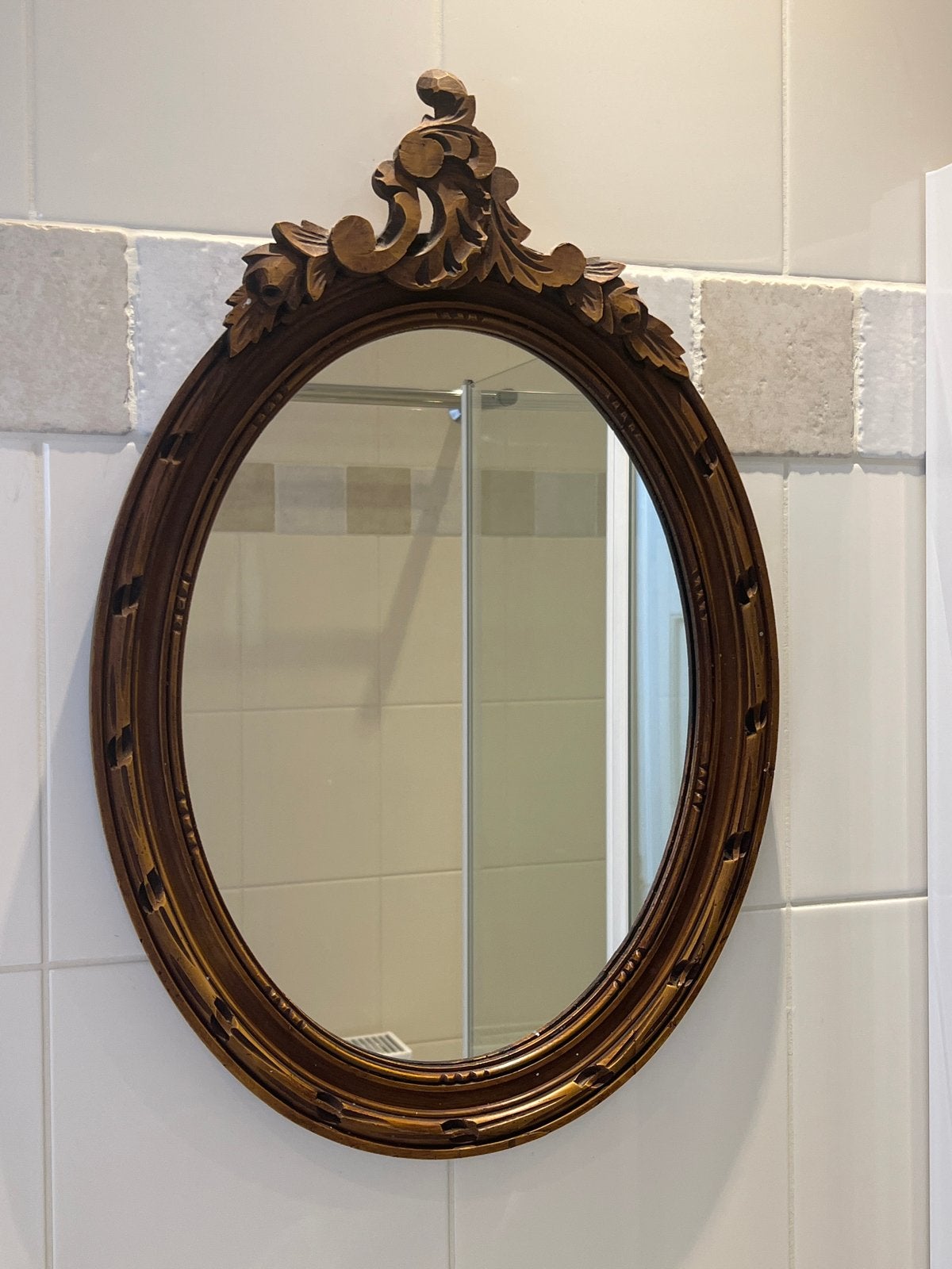 Ovale spiegel met sierlijke houten lijst - 55x37 cm, Ophalen, Ovaal, Minder dan 50 cm, Minder dan 100 cm