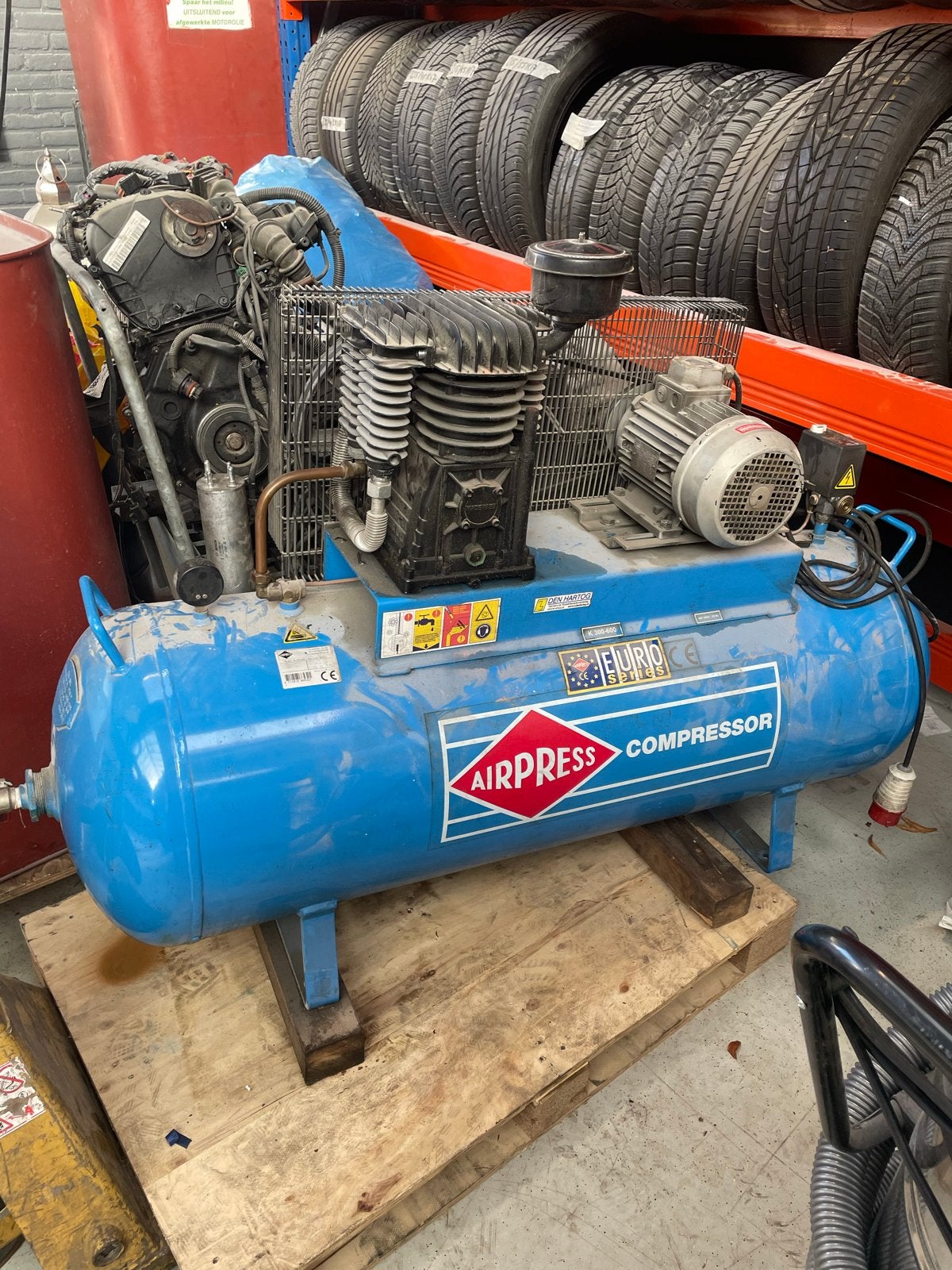Airpress Compressor met lekkende pakking - Opknapper, Doe-het-zelf en Verbouw, Ophalen, Gebruikt, 400 tot 800 liter/min, 10 bar of meer