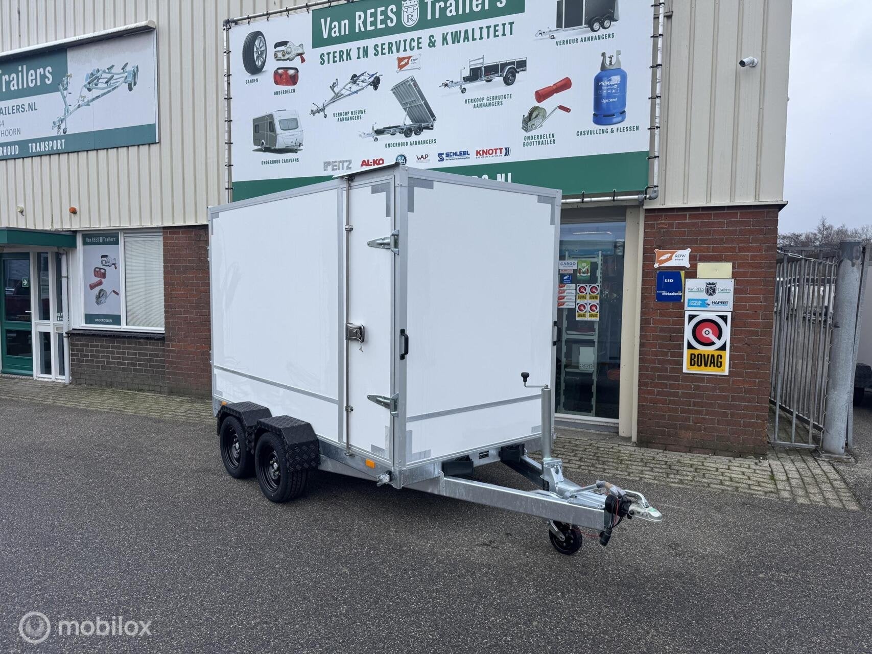 NIEUW Gesloten 2700kg 300x150x180 zijdeur Led, Nieuw