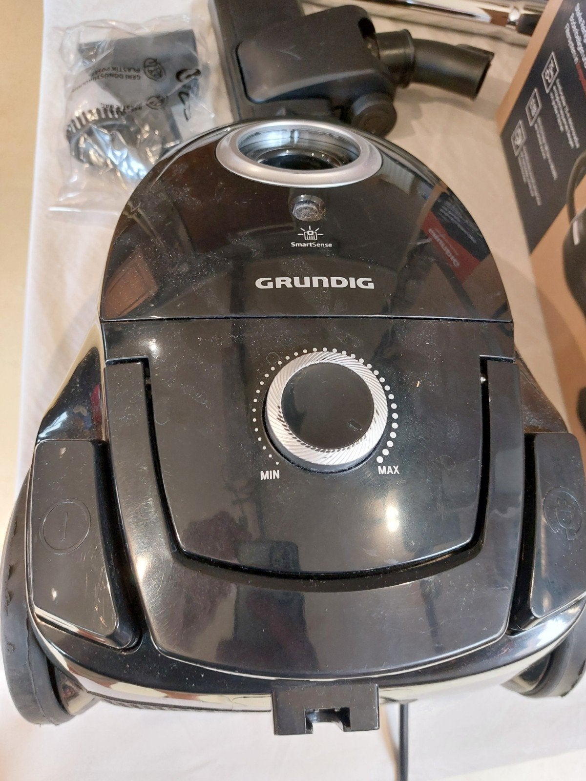 Foto 2 van Stofzuiger Grundig met zak meerdere op voorraad