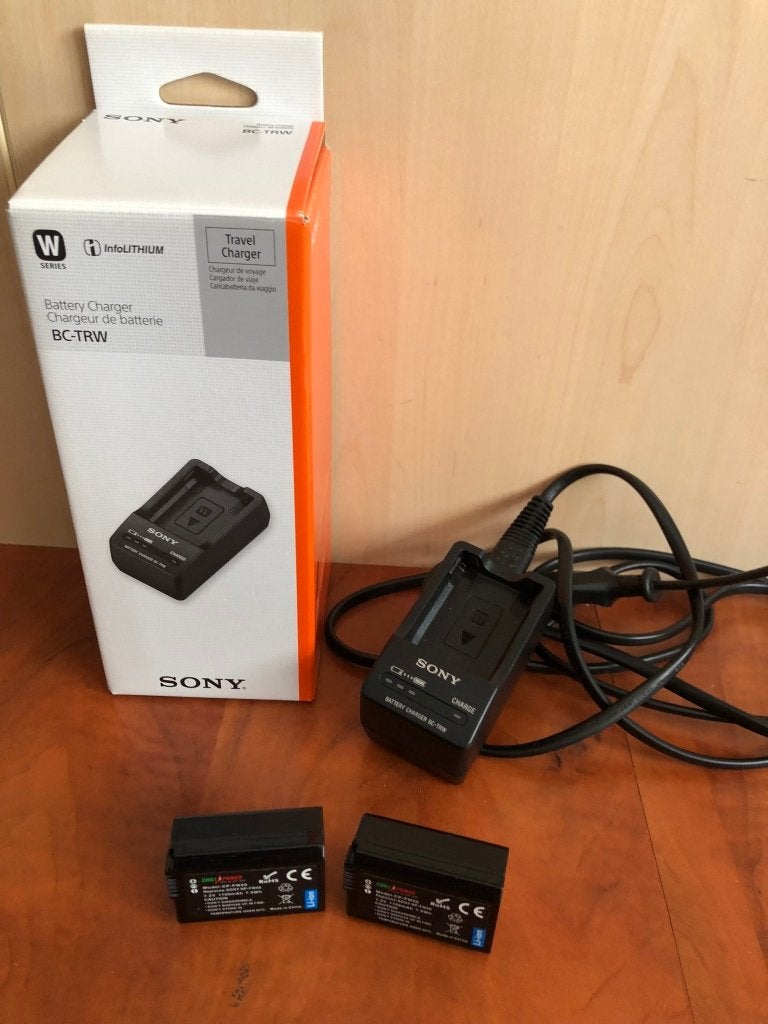 Batterij lader Sony, Ophalen of Verzenden, Zo goed als nieuw
