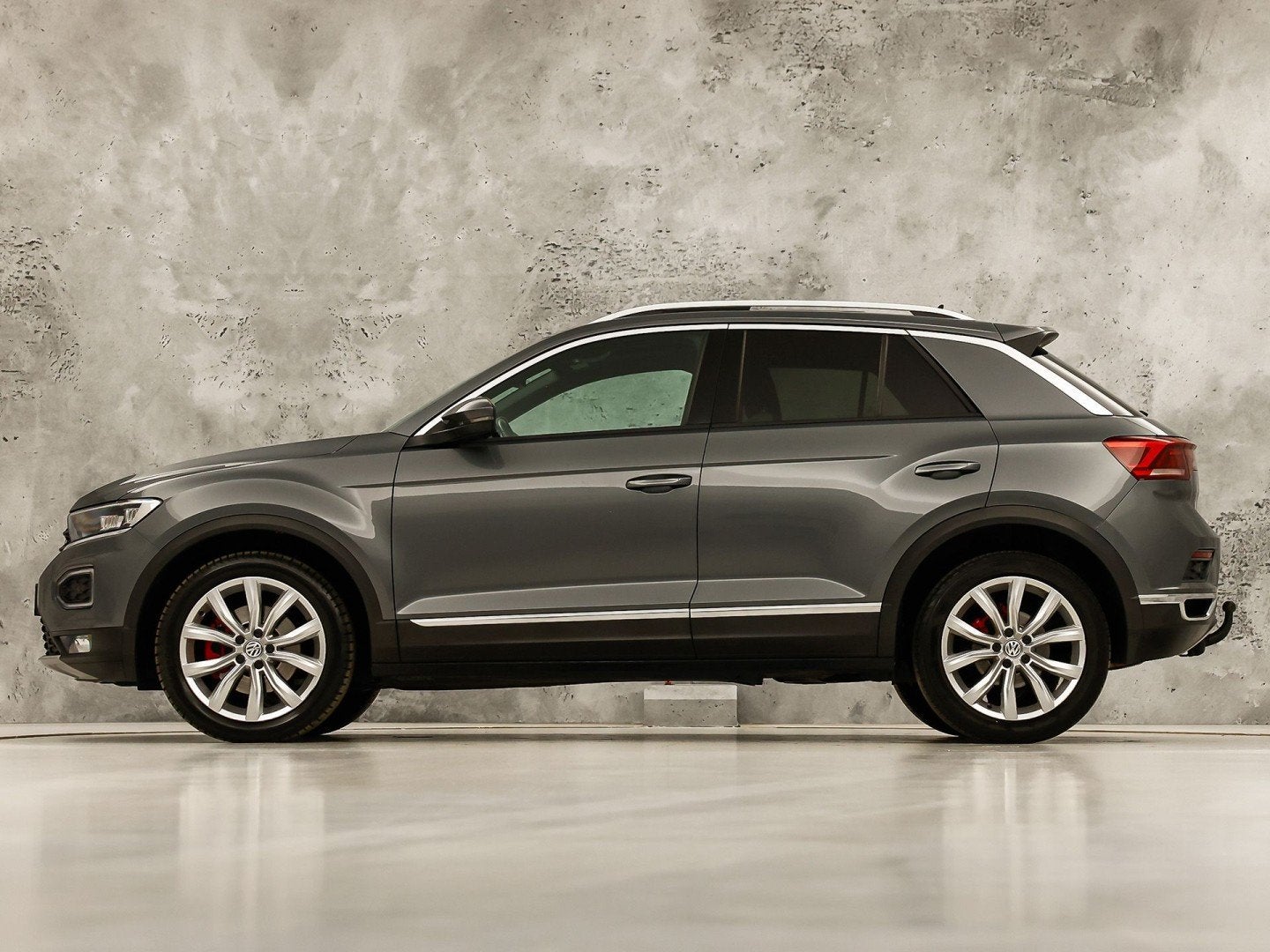 Volkswagen T-Roc 1.5 TSI Sport (NAP, APPLE CARPLAY, VIRTUAL, Voorwielaandrijving, 12 maanden, Stof, 4 cilinders