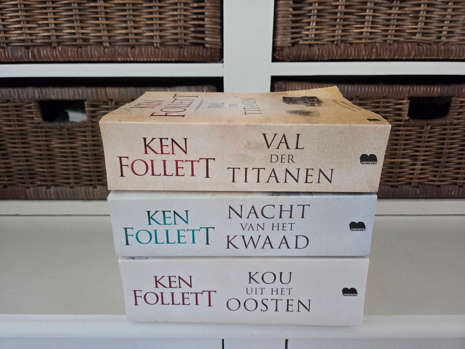 Ken Follett - Century trilogie, Ophalen of Verzenden, Gelezen