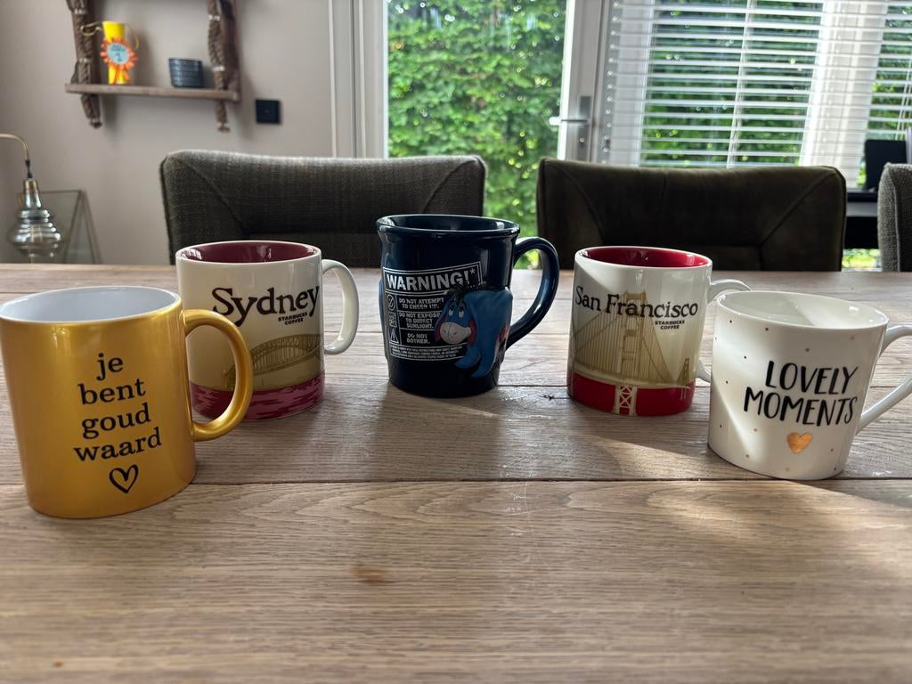 Diverse mokken, waaronder Starbucks en Disney, Huis en Inrichting, Keuken | Servies, Gebruikt, Ophalen of Verzenden, Overige stijlen