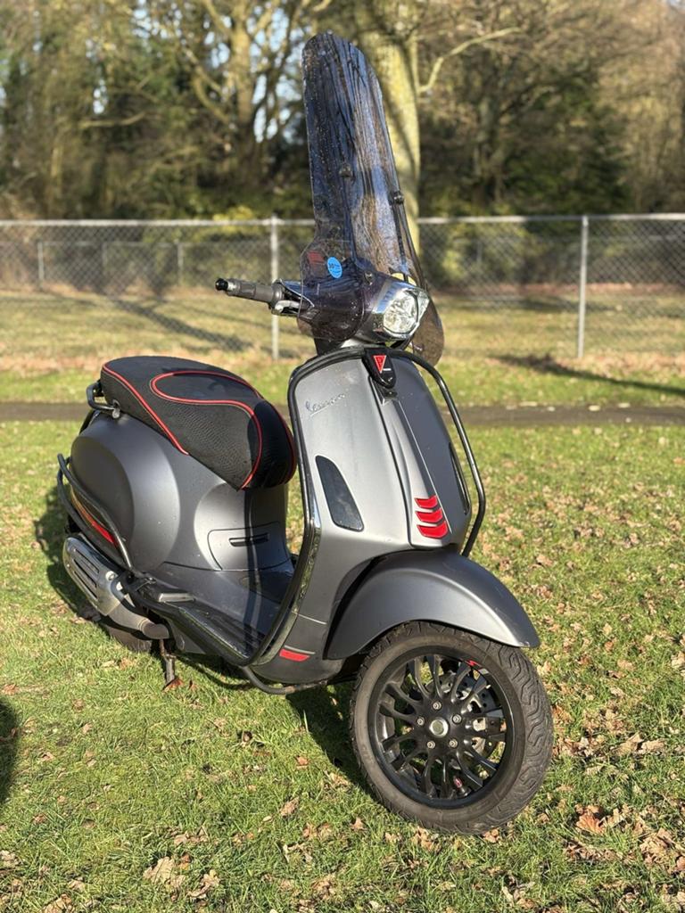 Vespa Sprint Sport 2021 Malossi I-Get E5, Fietsen en Brommers, Scooters | Vespa, Ophalen, Vespa S, Zo goed als nieuw, Benzine