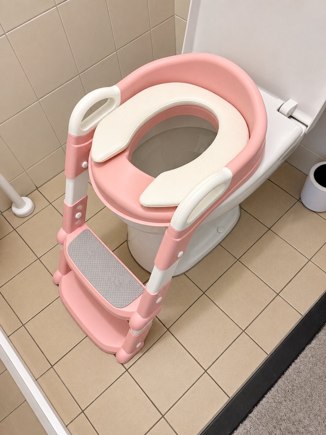 Roze WC-trainer met trapje - Zo goed als nieuw, Kinderen en Baby's, Ophalen, Zo goed als nieuw