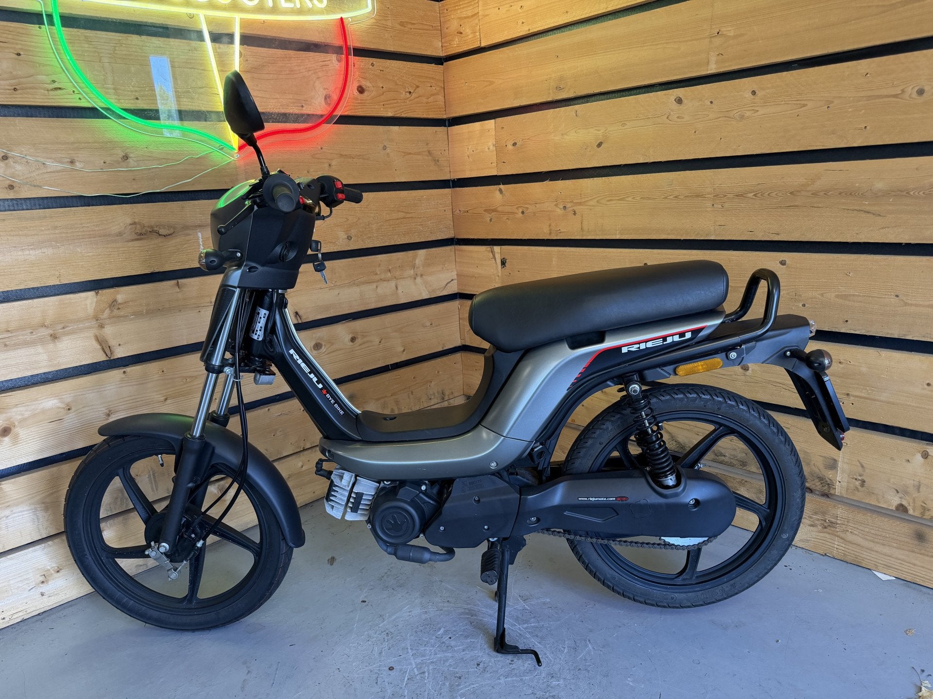 Rie-Ju bye bike (bj 2020), Fietsen en Brommers, Gebruikt, Jos@bruinautoservice.nl, 45 cc, Bedrijfsweg 6
1785AK  DEN HELDER, NL
