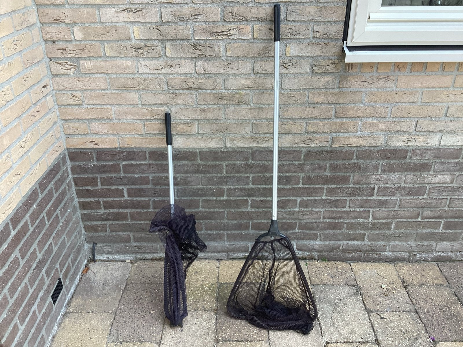 Twee schepnetten voor vissen of vijveronderhoud, Ophalen, Zo goed als nieuw, Net of Fuik
