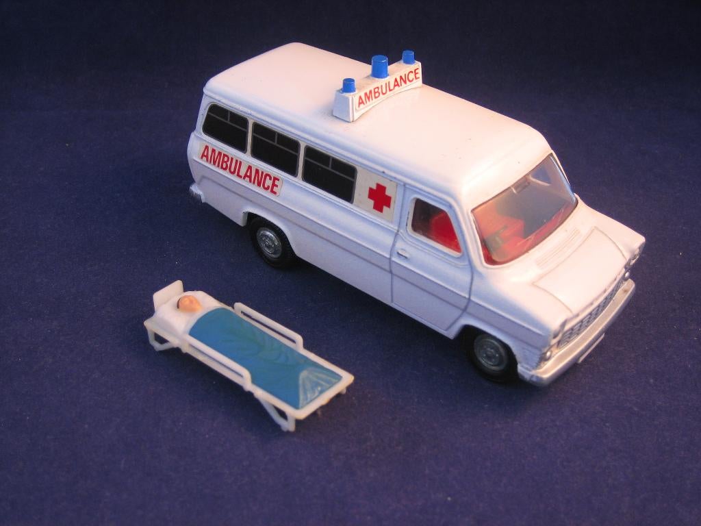 Dinky Toys  Ford Transit Ambulance + Brancard/Patient/IZGS!, Verzenden, Zo goed als nieuw, Auto, Dinky Toys