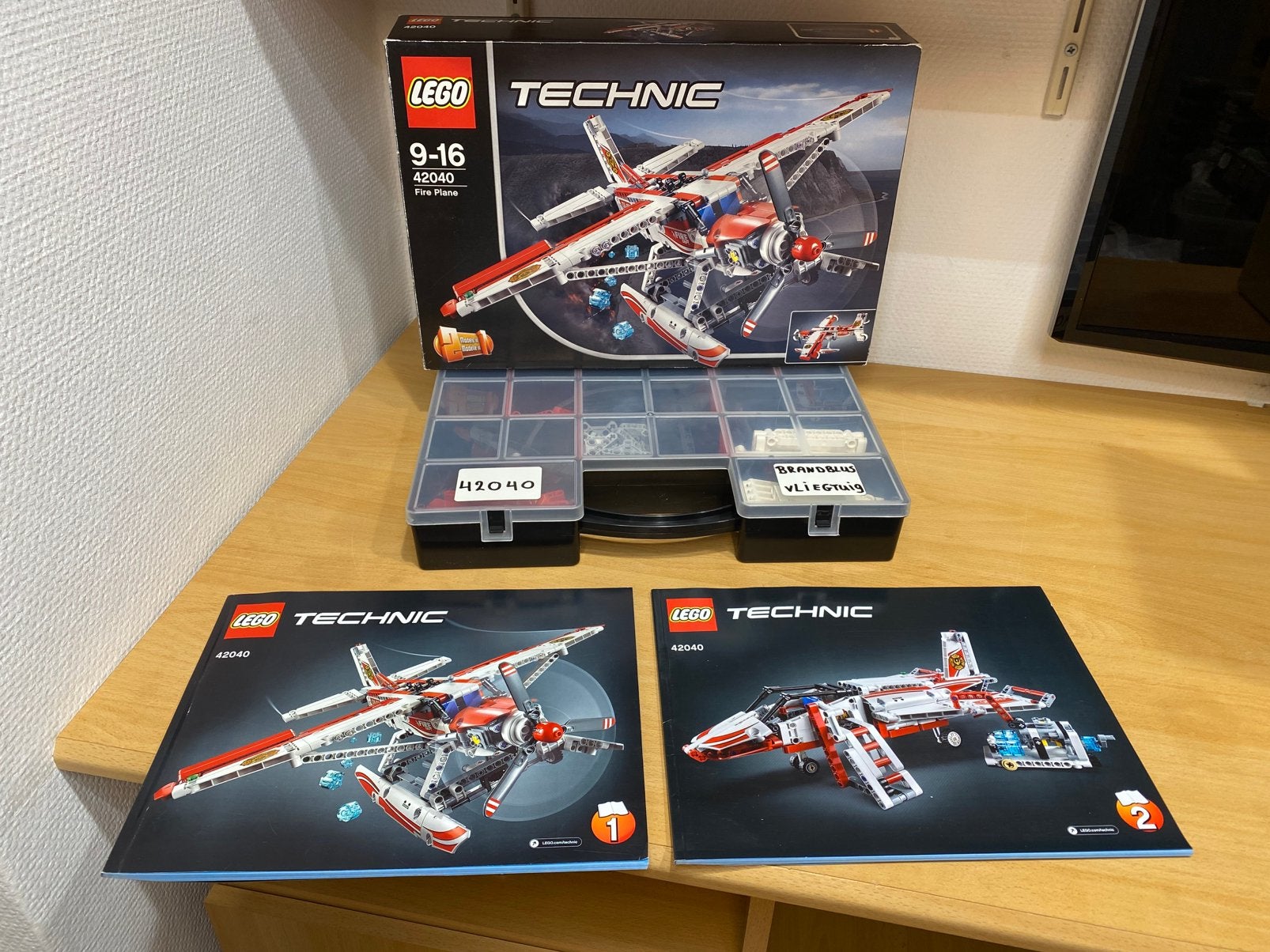 Lego Technic 42040 Brandblus vliegtuig met doos, Kinderen en Baby's, Speelgoed | Duplo en Lego, Ophalen of Verzenden, Zo goed als nieuw