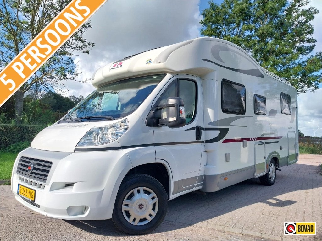 Adria Matrix M670SC met 5 Gordels, Solair, TV en Luchtvering, Caravans en Kamperen, Niet ingevuld, Achteruitrijcamera, Fiat, Vloeistofverwarming