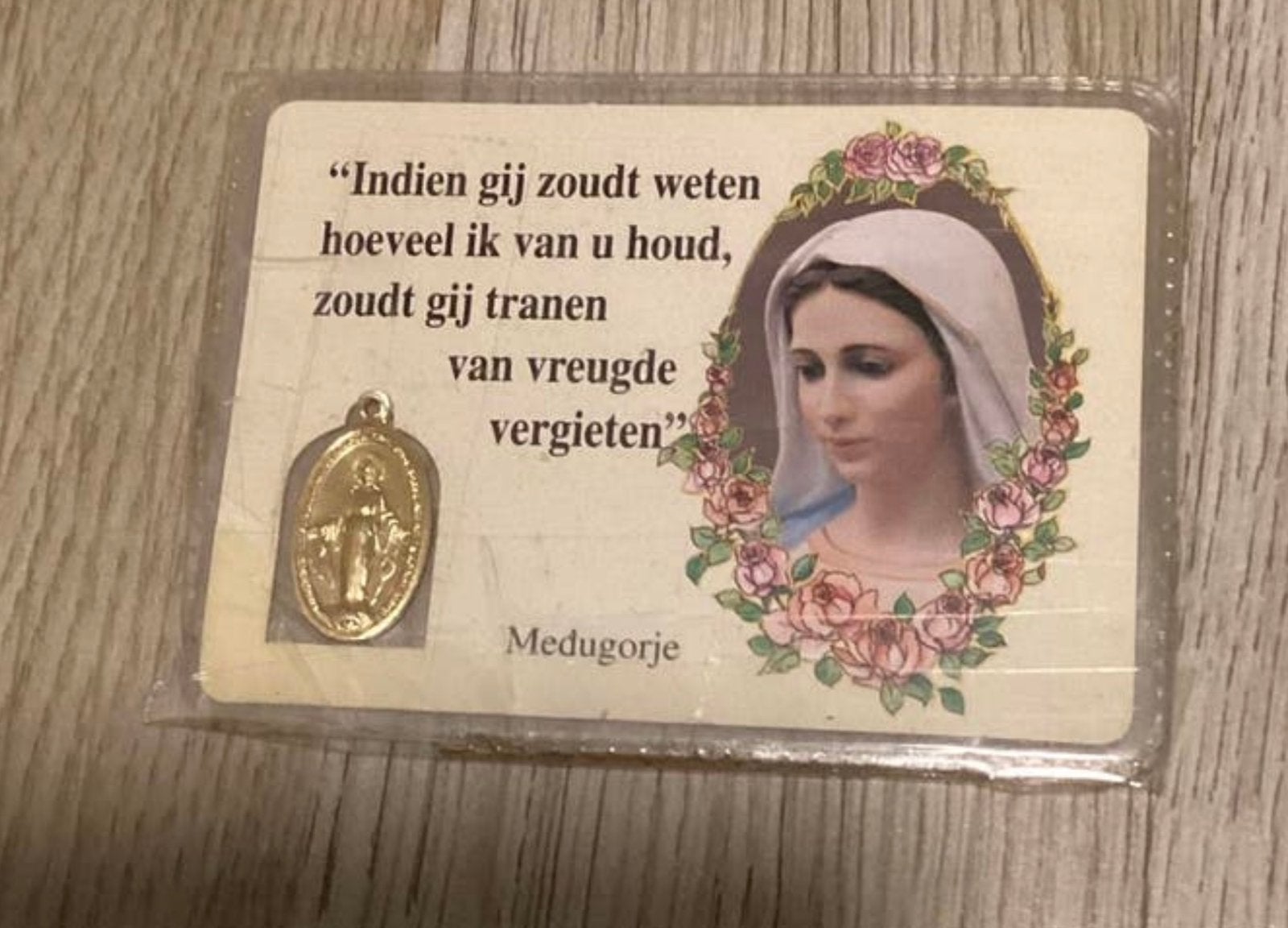 MADONNA,MEDUGORJE,MUNT OM TE LTEN ZEGENEN ,BIJZONDER MOOI!, Ophalen of Verzenden
