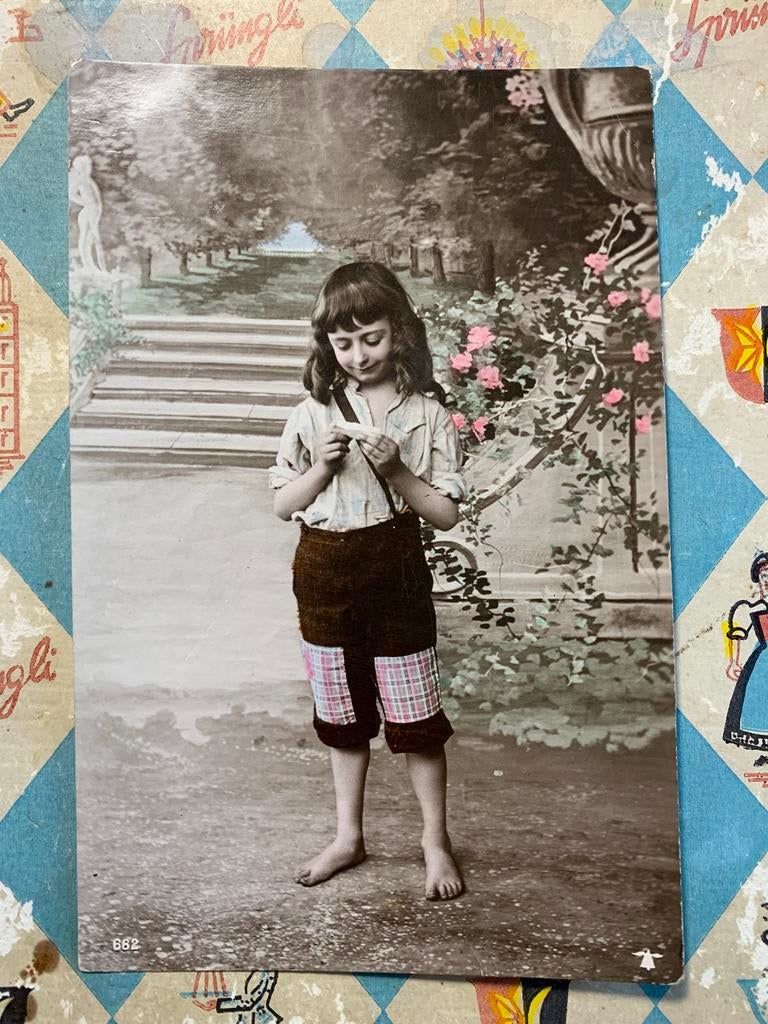 Kindje op blote voeten (XX), Ophalen of Verzenden, Voor 1920, Gelopen, Kinderen