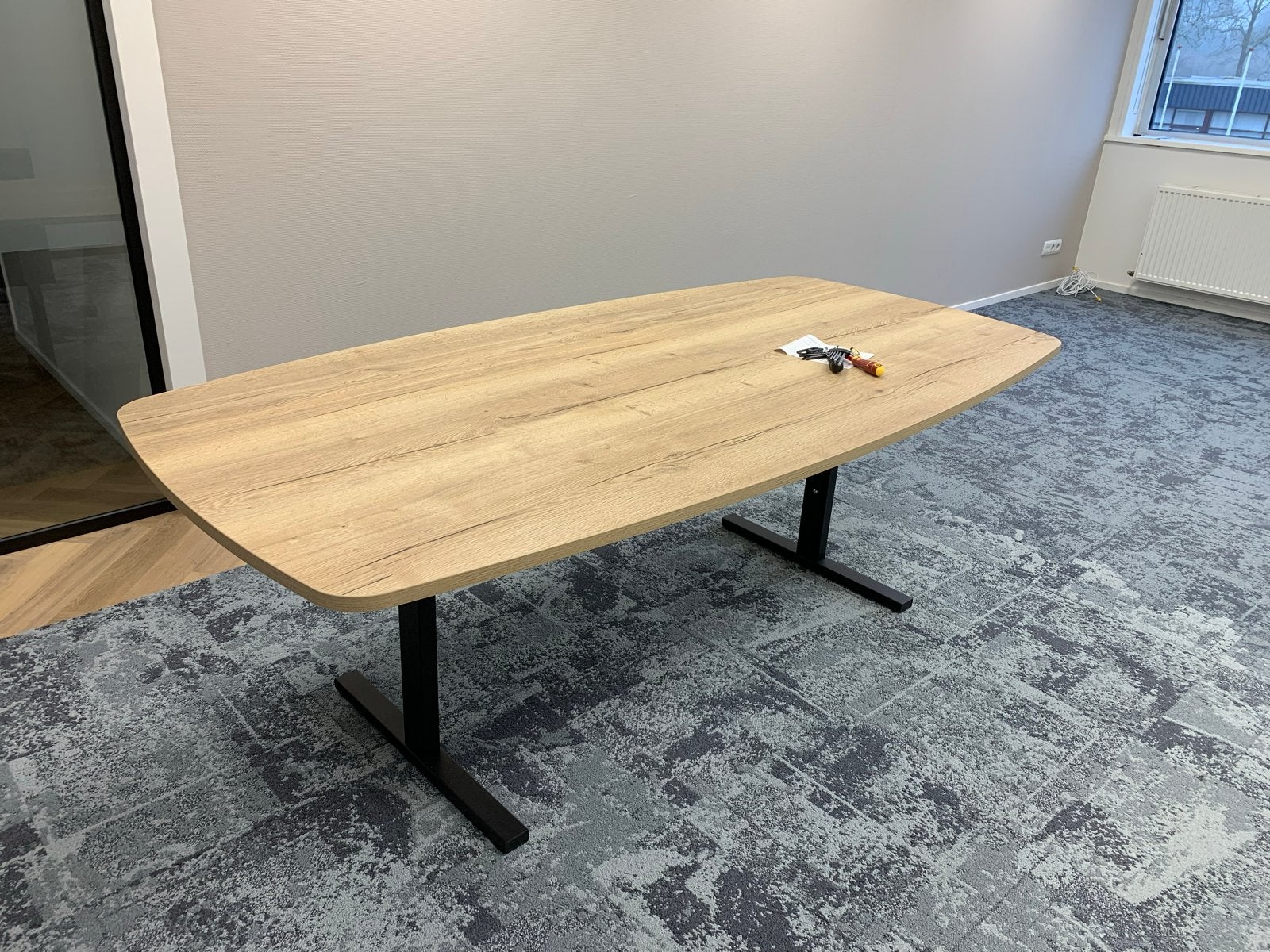 VERGADERTAFEL 220X110CM – NATUURLIJK-EIKEN/ZWART, Ophalen, 100 tot 150 cm, 200 cm of meer, Zo goed als nieuw