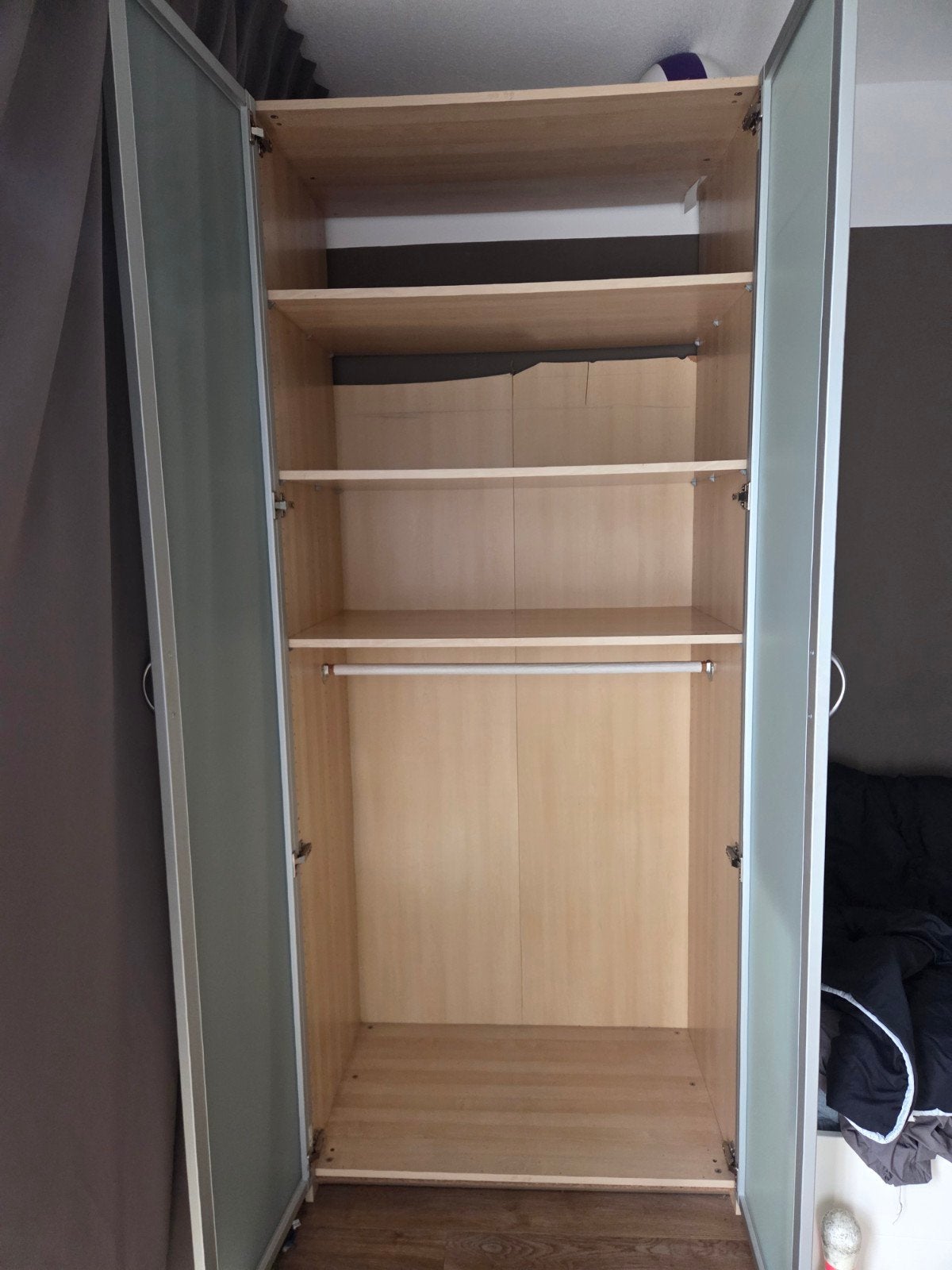 Grote kledingkast - gratis af te halen, Huis en Inrichting, Ophalen, Gebruikt, 200 cm of meer, Met plank(en)