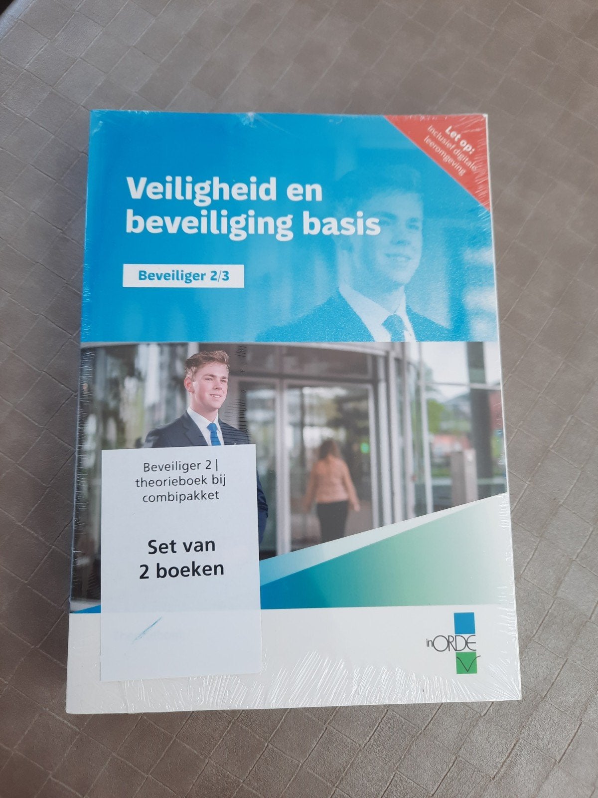 Beveiliger 2 | theorieboek bij combipakket, Ophalen, Zo goed als nieuw, Overige niveaus, Nederlands