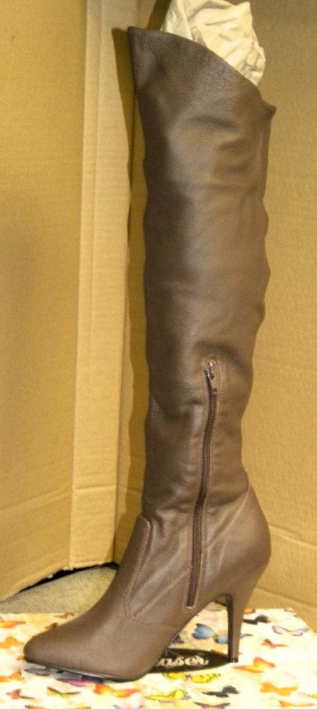 PLEASER VANITY-2013 Bruine Leren Knie Laarzen Mt. 40 *ZGAN*, Hoge laarzen, Bruin, Pleaser, Ophalen of Verzenden