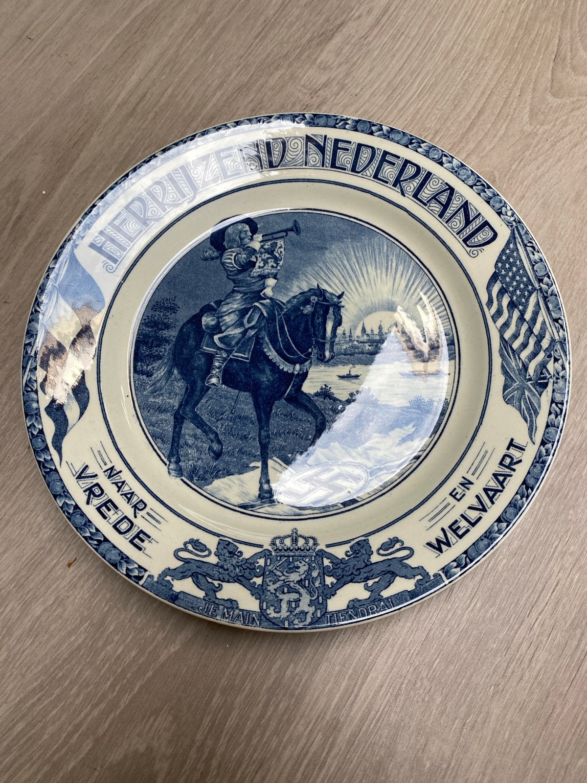 Herdenkingsbord "Herrijzend Nederland" Société Céramique, Antiek en Kunst, Ophalen of Verzenden