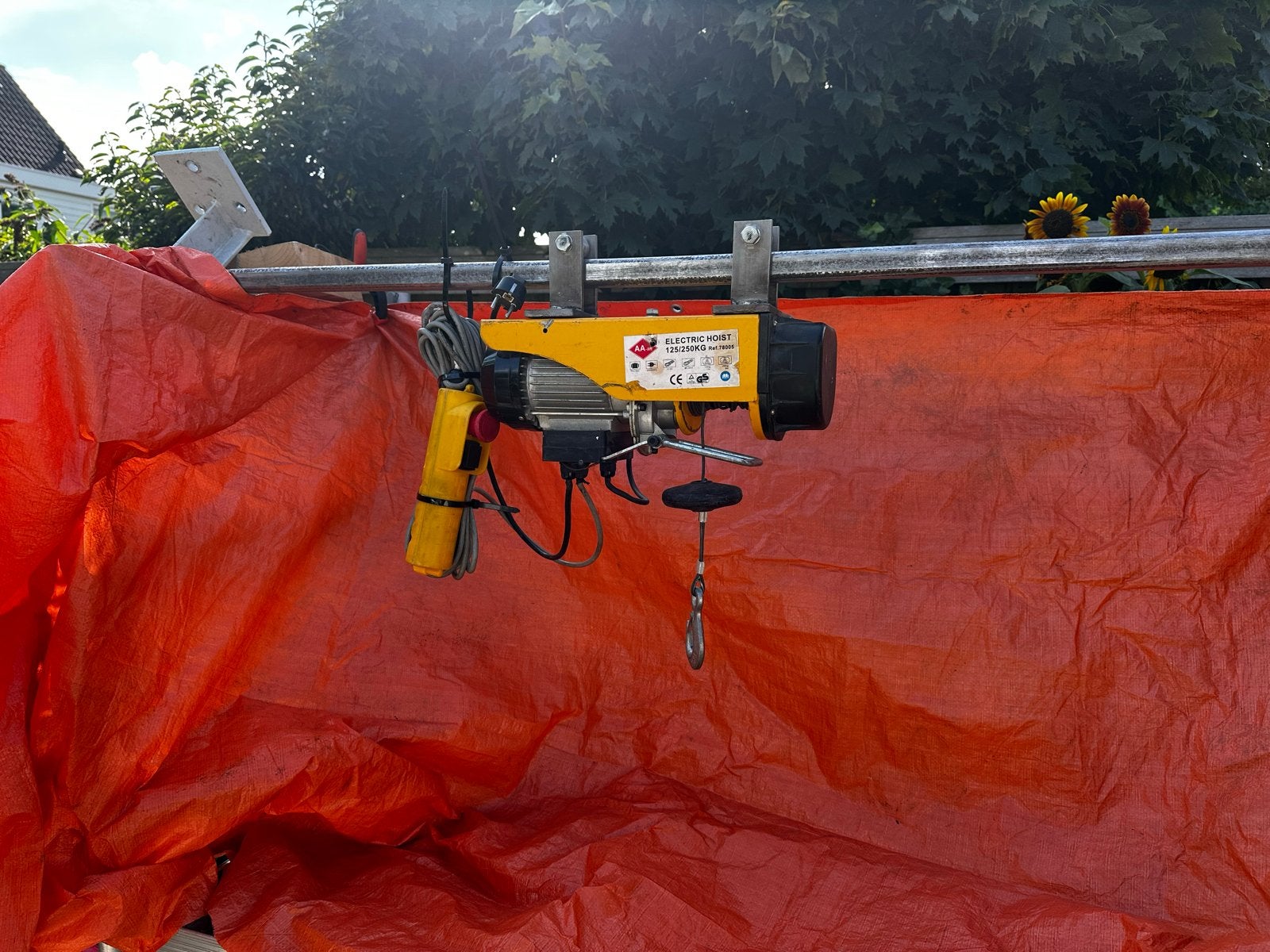 Elektrische takel 125/250KG - Zo goed als nieuw, Doe-het-zelf en Verbouw, Lieren en Takels, Ophalen, Zo goed als nieuw, Elektrisch