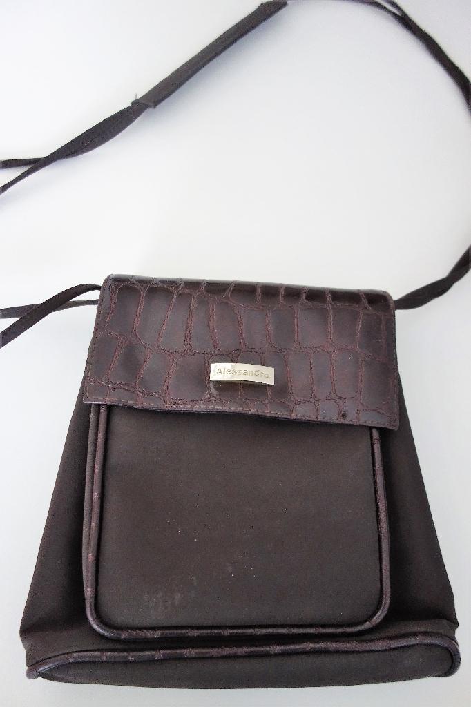 Damestas donker bruine tas.( 22x21 cm., Ophalen of Verzenden, Zo goed als nieuw, Bruin, Handtas