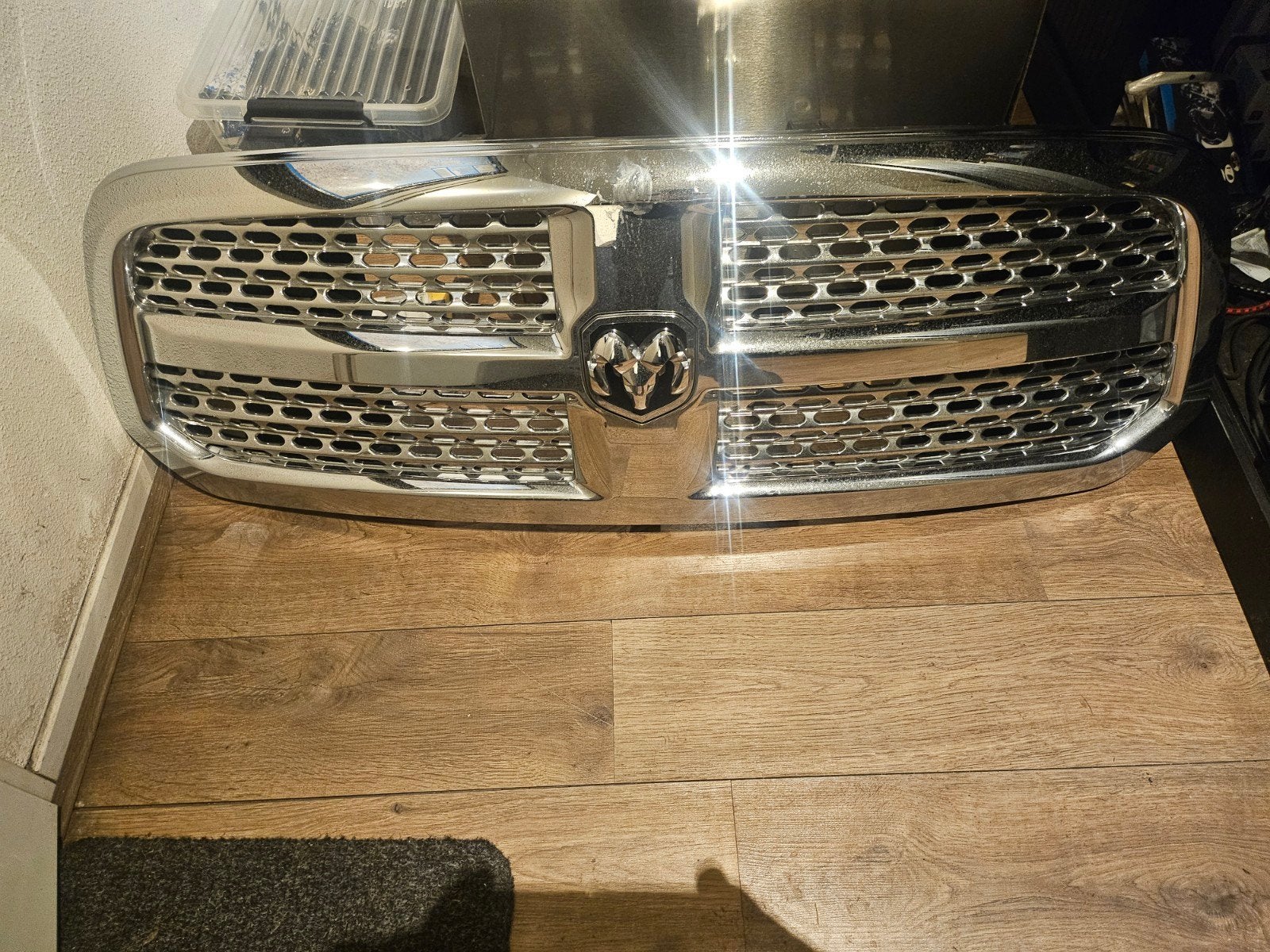 Dodge ram grill originele
In perfecte staat, Auto-onderdelen, Ophalen, Dodge, Bumper
