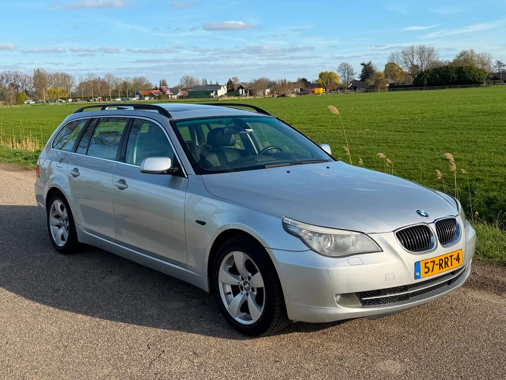 BMW 5-serie Touring 525xd AUT APK 10-2026 Panodak Leder Navi, Auto's, Automaat, Gebruikt, Zwart, 2993 cc