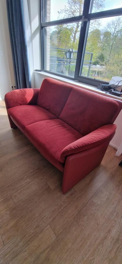 Leolux Designbank in Rood Leer en Suède, Ophalen, Design, Driepersoons, Zo goed als nieuw