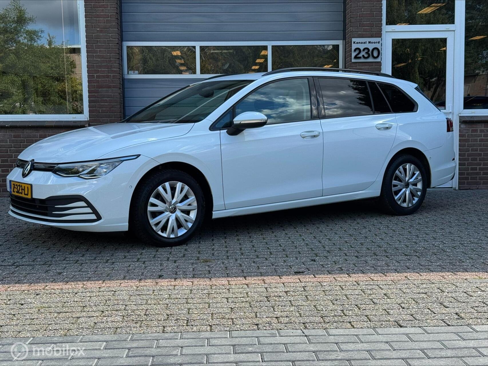 Volkswagen Golf Variant 1.0 eTSI DSG ECC-AIRCO/CRUISE/PDC, Gebruikt, Automatische klimaatregeling, Wit, 19 km/l