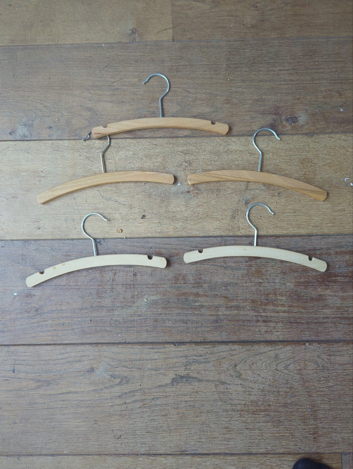 Set van 5 houten babykledinghangers, Ophalen