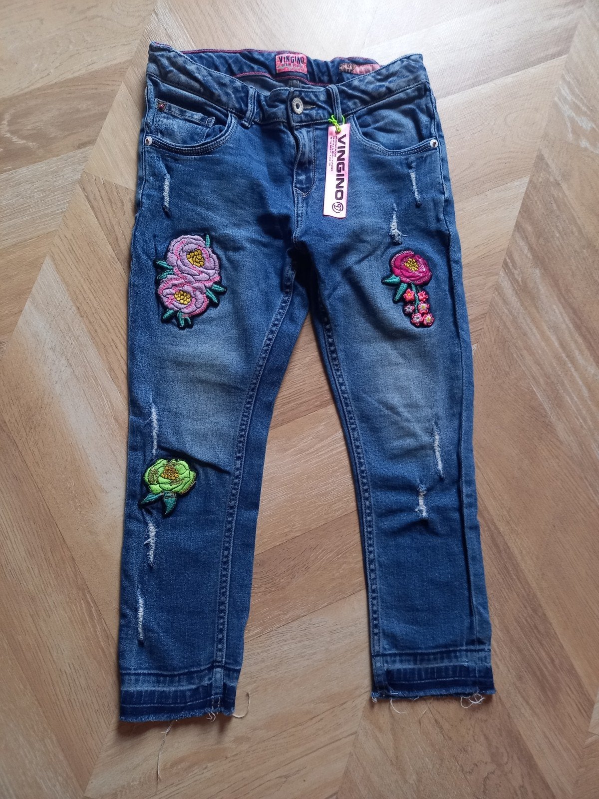 Vingino 3/4 spijkerbroek maat 11 met bloemen, Broek, Gebruikt, Meisje, Ophalen of Verzenden