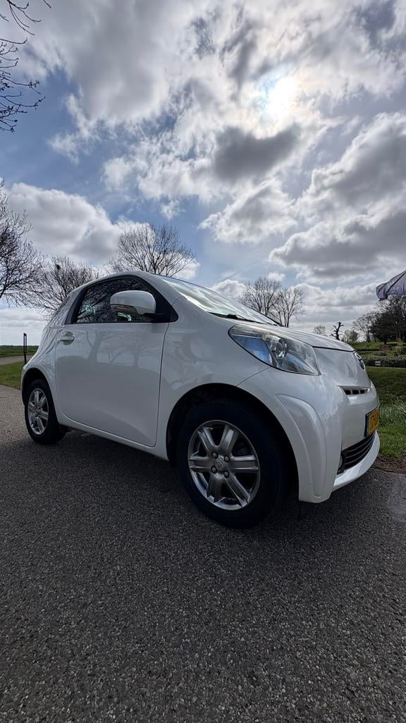 IQ VVTI Aspiration | bj: 2010 | ecc/airco | bomvol extra’s💯, Auto's, Toyota, Zwart, Parkeersensor, 4 stoelen, Origineel Nederlands