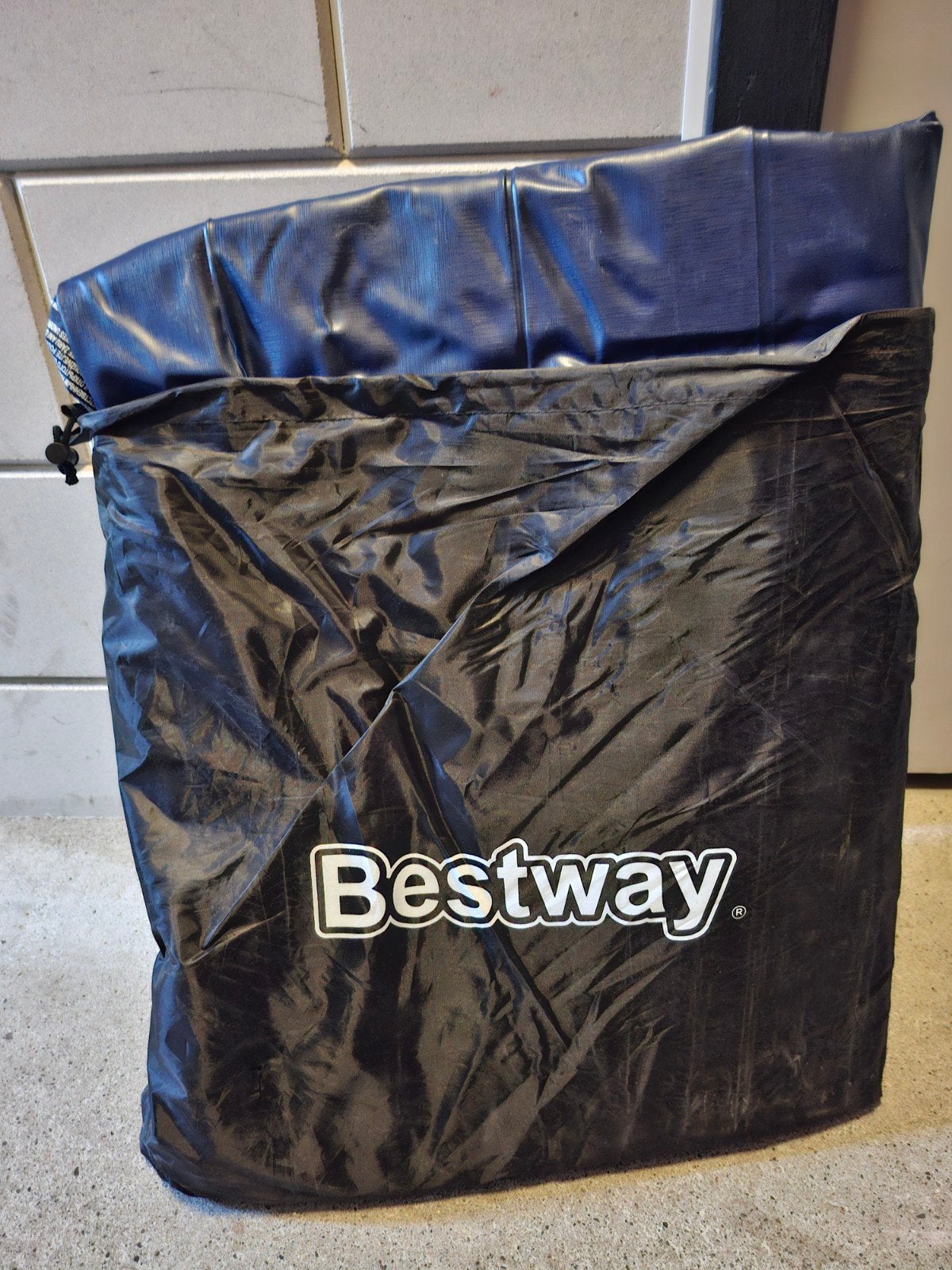 Luchtmatras, merk Bestway., Ophalen, Ingebouwde pomp, Zo goed als nieuw, 2-persoons