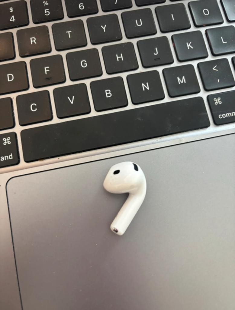 Apple Airpod 4, Ophalen of Verzenden, Zo goed als nieuw, Overige merken