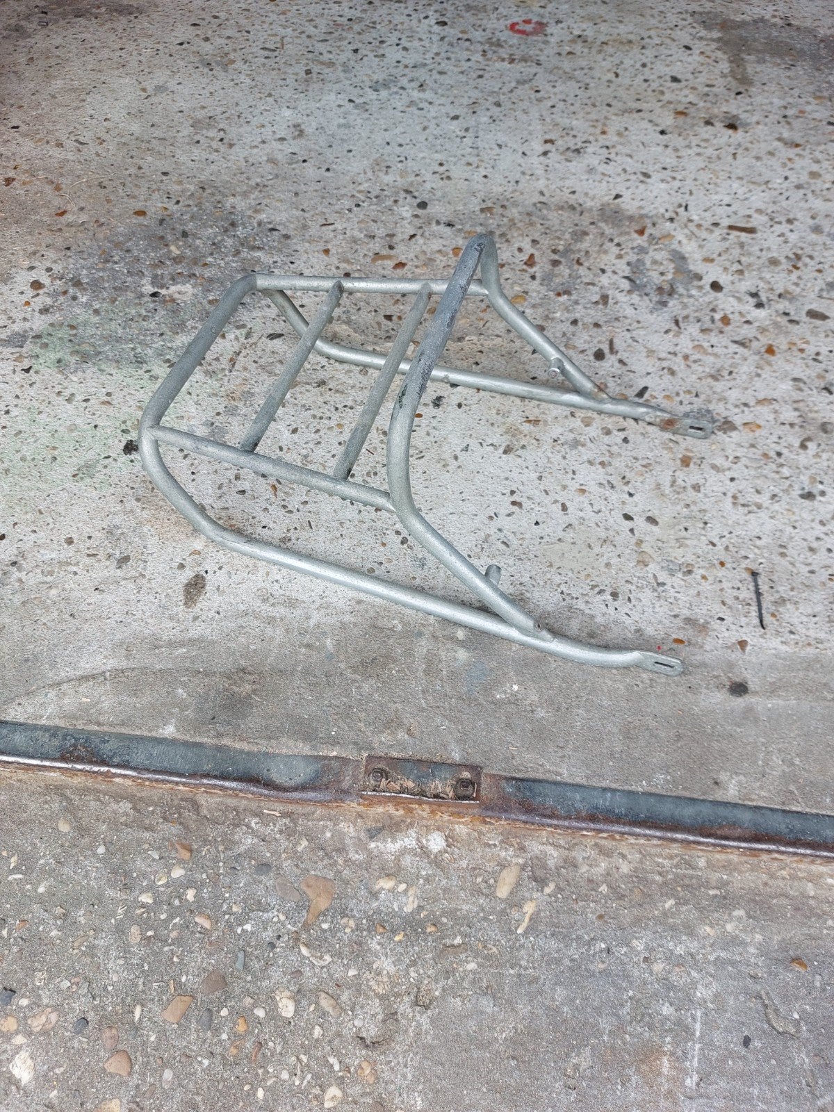 Achterrekje, Ophalen, Frame