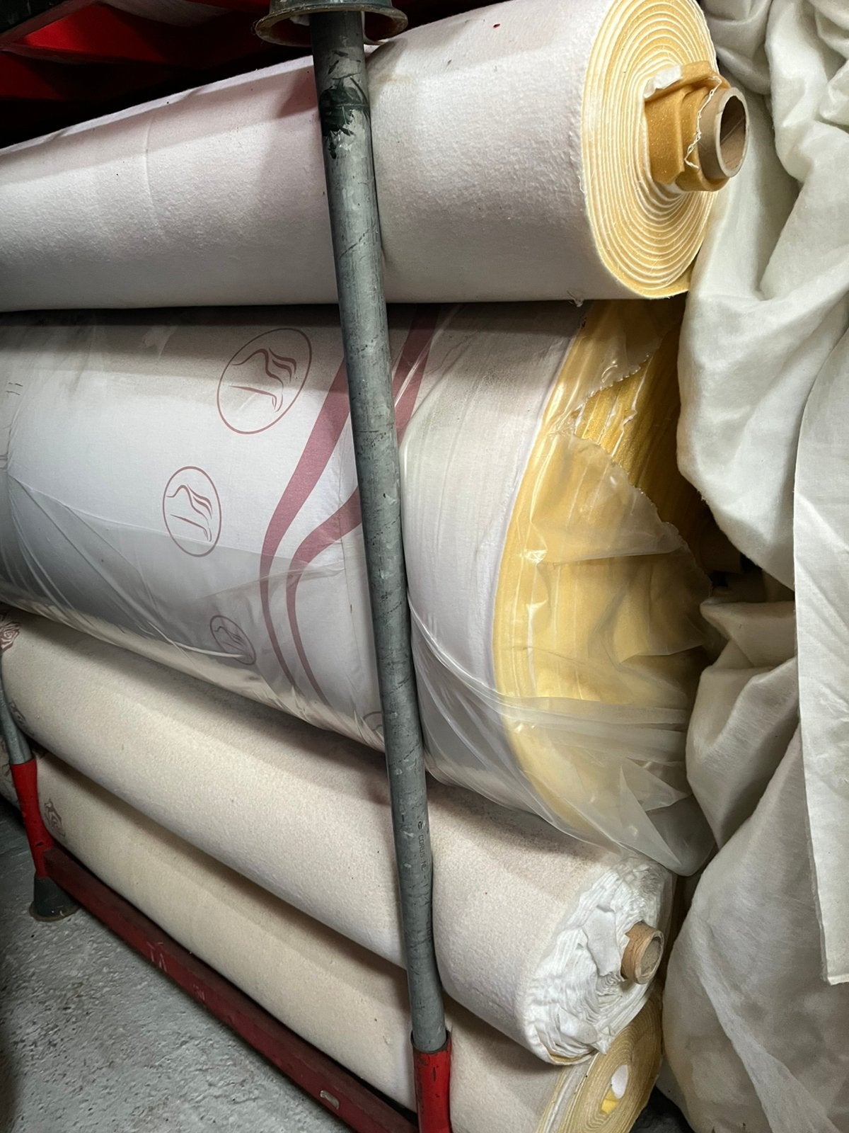 Gratis ophalen Rollen stof met schuimlaag, Ophalen, Overige materialen, 120 cm of meer, Nieuw