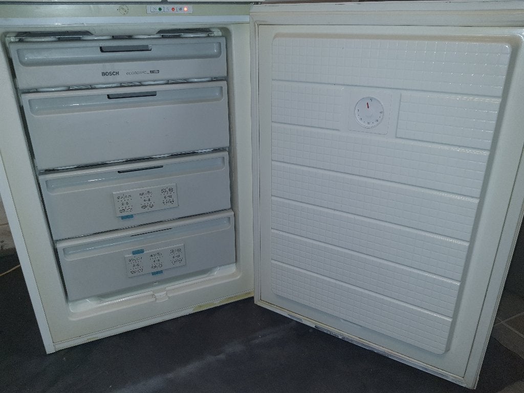 Tafelmodel Bosch vriezer met 4 Lades werkt Uitstekend, Minder dan 85 cm, Minder dan 60 cm, Zo goed als nieuw, Energieklasse A of zuiniger