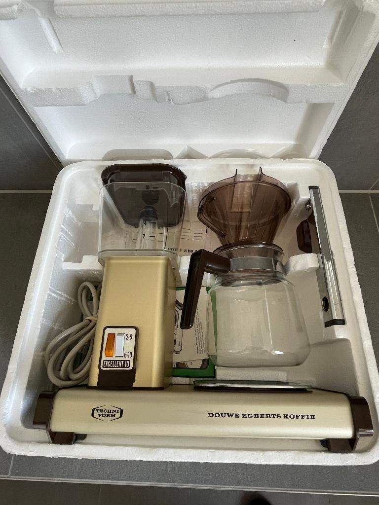 Nieuwe D.E. Moccamaster, Gemalen koffie, Ophalen of Verzenden, 4 tot 10 kopjes, Koffiemachine