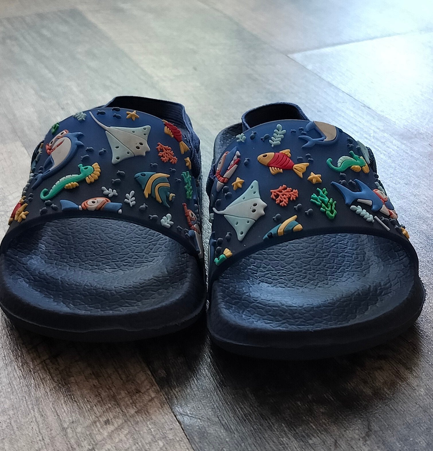 Leuke kinderslippers met zeedieren, maat 26, Ophalen, Gebruikt, Jongen of Meisje, Schoenen