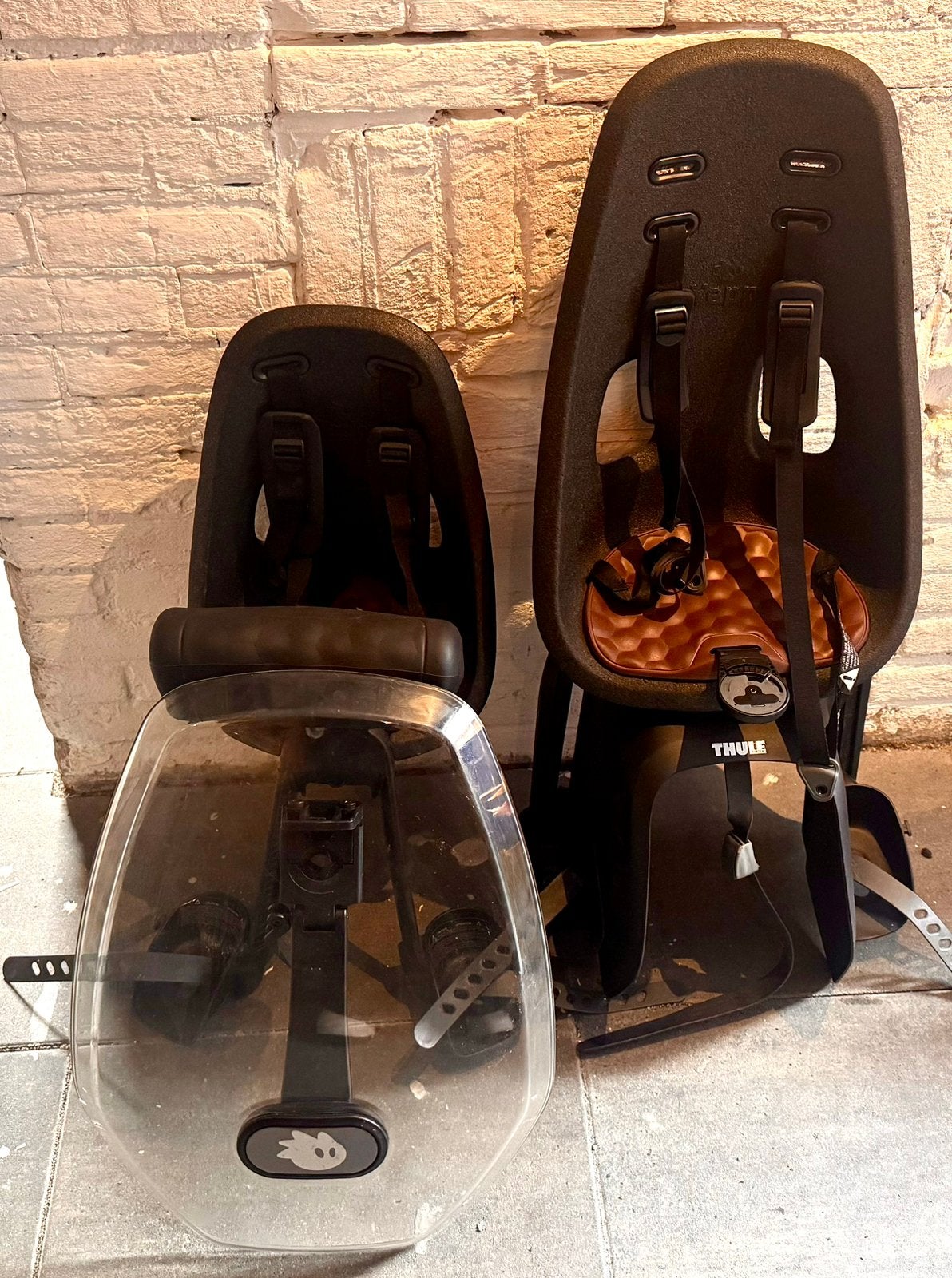Thule Yepp Nexxt Mini en Maxi incl. windscherm en slaaprol, Fietsen en Brommers, Fietsaccessoires | Fietsstoeltjes, Ophalen, Zo goed als nieuw